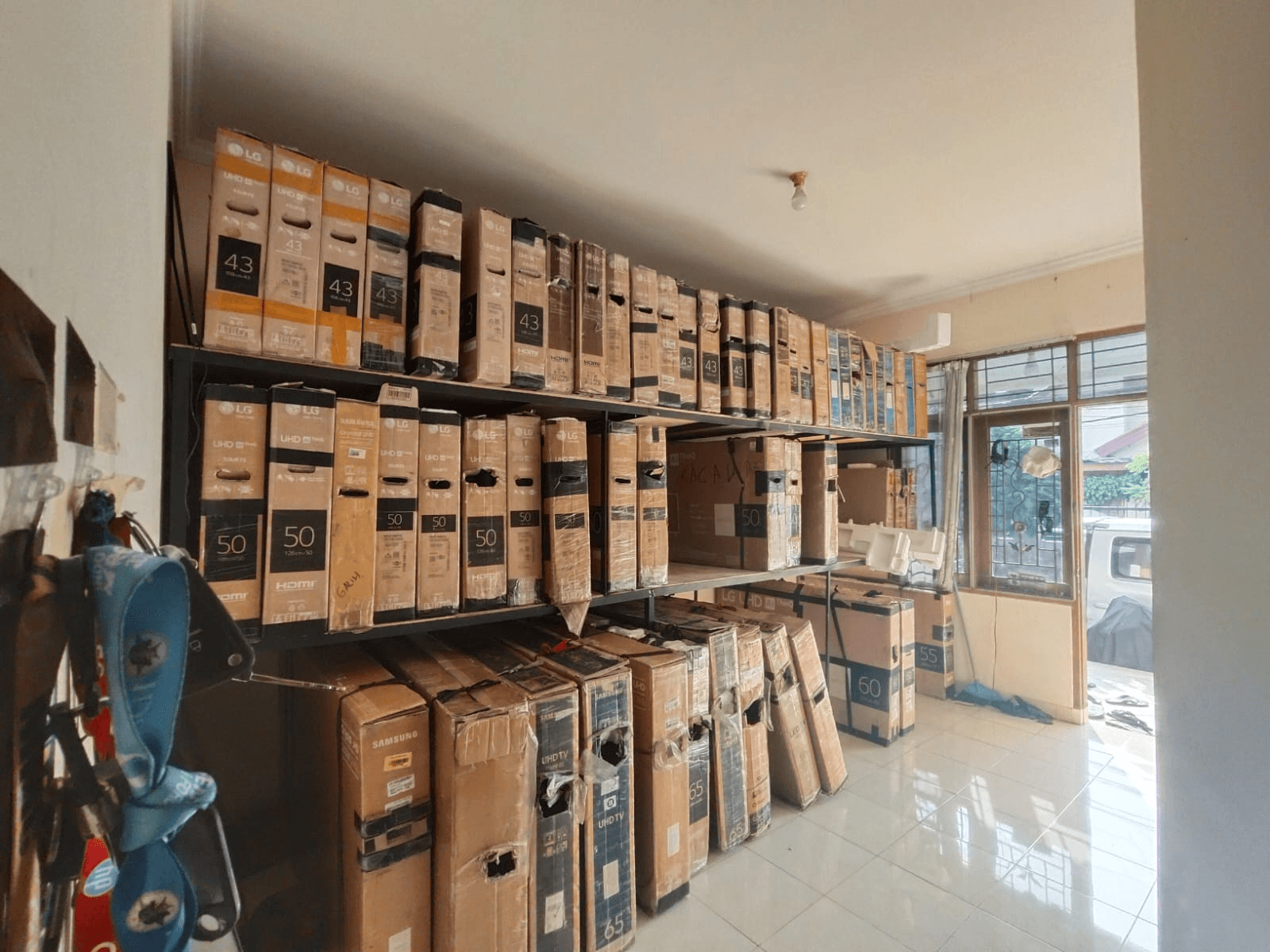 Sewa TV Jakarta - Solusi Visual Kekinian